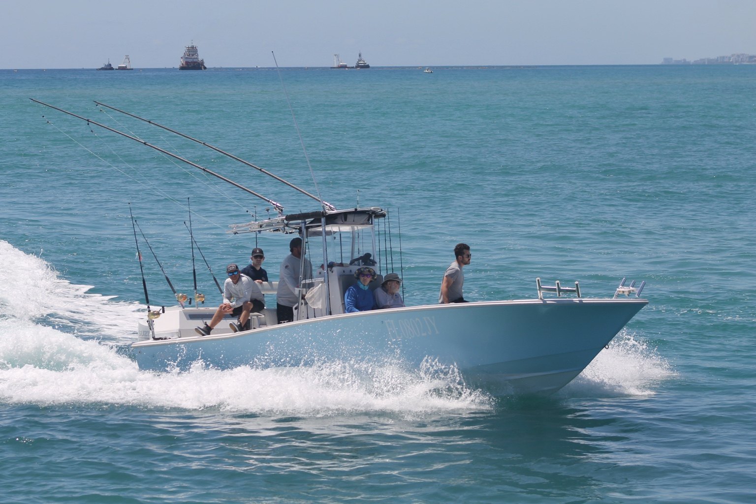 Get Busy Fishing Charters 27 foot Conch running offshore from Boynton Beach Florida